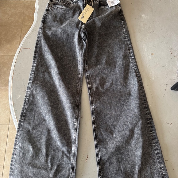 Hint of Blu Jeans - Picture 2 of 2